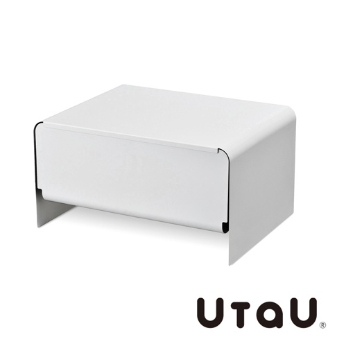 白色抽屜式收納櫃，採用光滑材質，設有可抽拉的門板，底部為金屬支架。