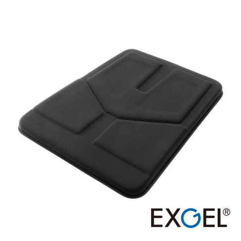 黑色電競椅用坐墊，表面有特殊溝槽設計，材質看來是布面或類似材質，邊緣有包覆處理。