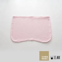 粉紅色王樣極夢枕專屬枕套，材質為細緻織紋，邊緣圓潤，標籤顯示「日本製造 原裝進口」。
