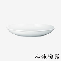 波佐見燒 Common 陶瓷橢圓餐盤，27公分，純白色，簡約設計。