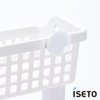 白色網格紋三層浴室收納架，材質為塑膠，一側有圓形白色掛鉤。