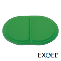 綠色 MINI PUNI Plus 坐墊，橢圓形設計，表面為透氣布料，中間有明顯的縫線分隔成兩部分，邊緣為灰色包邊。