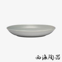 波佐見燒 Common 陶瓷橢圓餐盤，27公分，淺灰色，簡約設計。