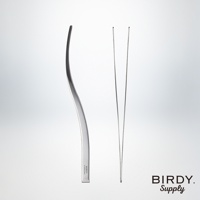 一組銀色金屬製的調酒裝飾夾，包含一個彎曲的寬柄夾和兩個細長直夾，用於夾取裝飾物。