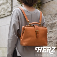 職人手作皮革迷你軟皮杜勒斯包，咖啡色，附有可調式皮革肩帶及提把，黃銅扣環。