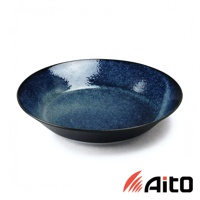 一個深藍色帶有紋理的義大利麵盤，盤子邊緣為黑色，右下角有Aito品牌標誌。