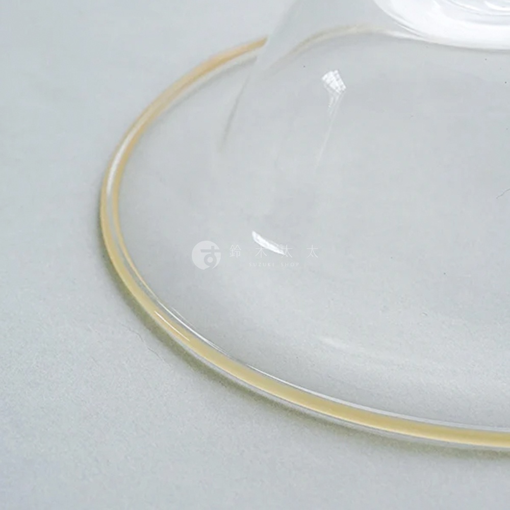 lykke 清透玻璃深型點心碗 M，碗口邊緣飾有淡黃色滾邊，材質為透明玻璃。