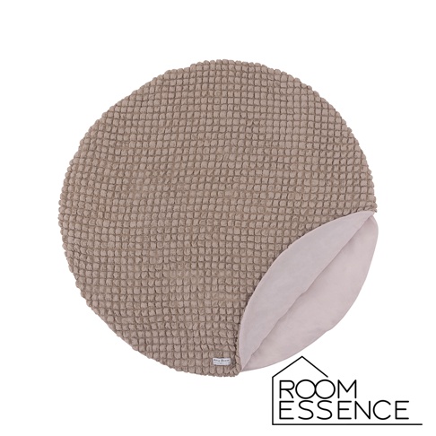 淺棕色涼感夾心包覆圓墊，表面有立體網格紋理，材質柔軟，露出淡粉色的內層。