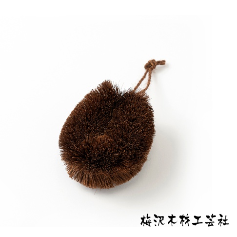 圓形深棕色天然棕櫚毛刷，刷毛濃密，頂部有棕色繩環。
