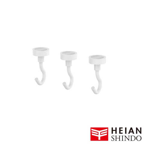 三款白色磁吸掛鉤，底部為圓形磁鐵，上方為鉤子，下方印有平安伸銅 HEIAN SHINDO 的 Logo。