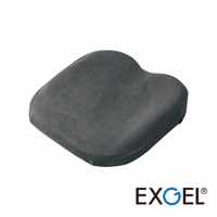 一個深灰色的THE OWL 3D進階款坐墊，採用柔軟的布料材質，呈現貓頭鷹的輪廓，提供舒適的坐感。