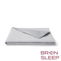 極冷涼感被EX，一面為平滑的淺灰色布料，另一面為帶有網格紋理的深灰色布料，兩面皆為菱格車縫，整齊摺疊於畫面中央。