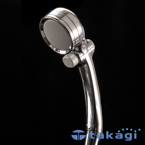 閃亮銀色的微米氣泡蓮蓬頭，具有圓形噴頭和灰色按鈕，黑色背景。