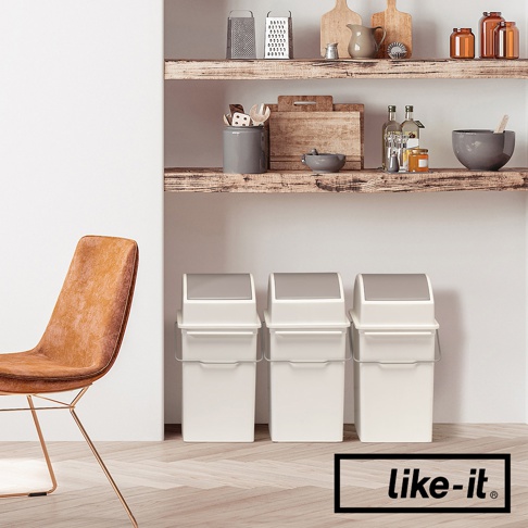 三個白色矮版搖蓋式垃圾桶，每個容量17公升，配有灰色頂蓋和金屬提把。