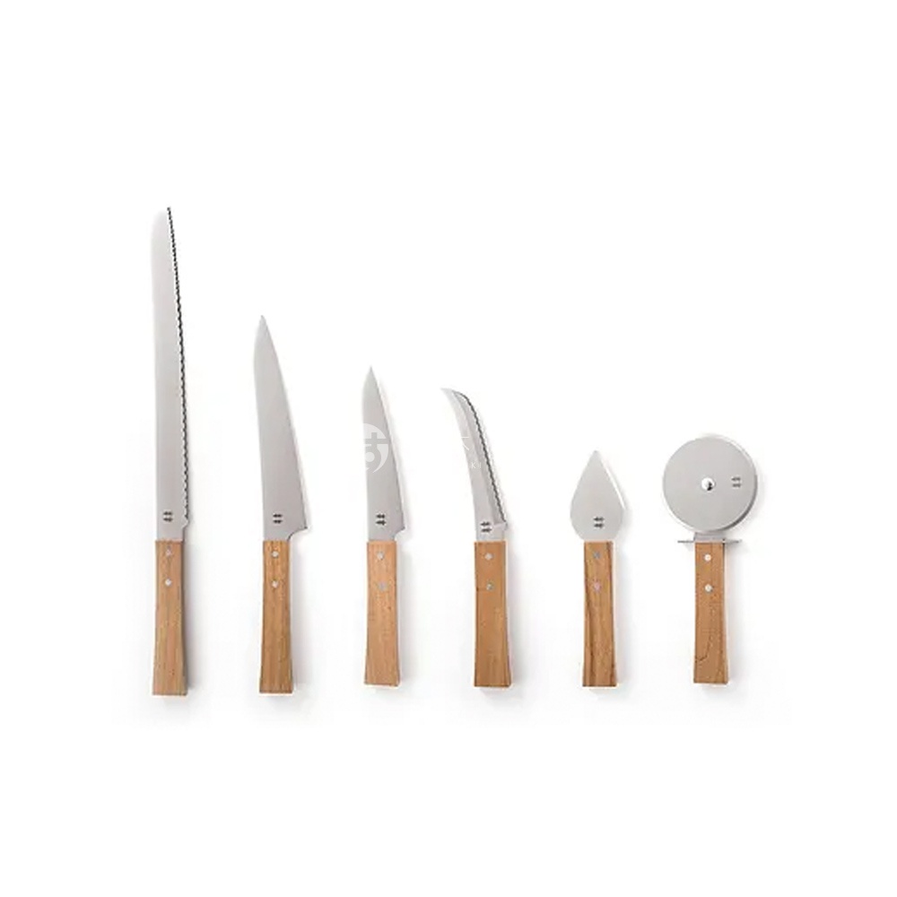 morinoki / Ban nou knife 萬用刀，包含一把長鋸齒刀、兩把直刃刀、一把彎曲鋸齒刀、一把尖頭刀以及一個披薩滾輪刀，皆配有木質手柄。