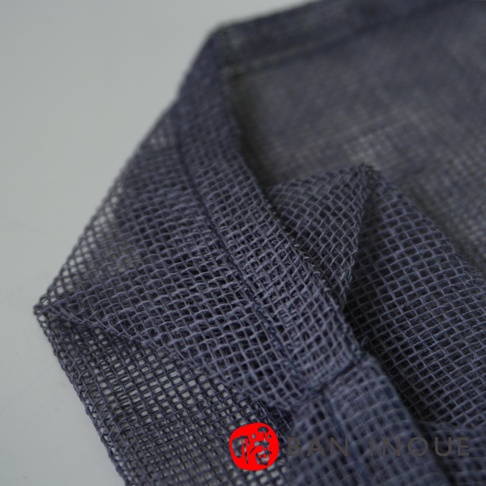 深藍色網眼布料，材質輕薄透氣，用於製作收納袋。