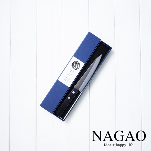 燕三條 VG-10 不鏽鋼水果刀，刀刃銀色，黑色手柄，附藍色禮盒。