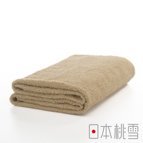 一張折疊的淺棕色精梳棉飯店浴巾，材質柔軟，表面有細密的絨毛。