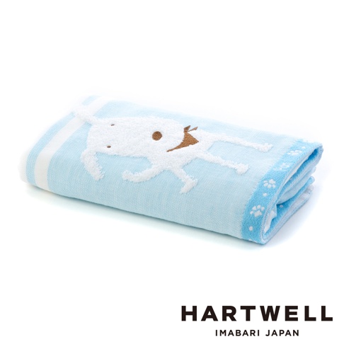 淺藍色今治純棉紗布浴巾，繡有白色小狗圖案，邊緣有藍色小花和腳印裝飾。