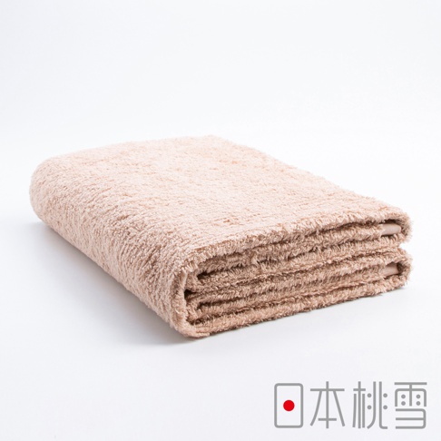 一條淺棕色、觸感柔軟細緻的今治浴巾，對折整齊擺放，展現其絨毛材質與厚度。