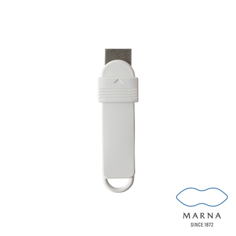 白色塑膠外殼的萬用去污橡皮擦，頂端露出方形的灰色粗糙去污頭，外殼底部有掛環設計。