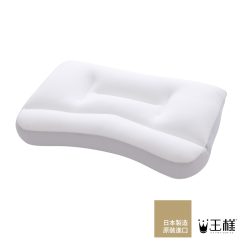 白色枕頭，表面有凹陷的紋路，兩側為淺灰色網狀材質，形狀符合人體工學。