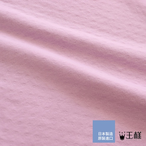 粉色細點紋理布料，觸感柔軟，適合製作兒童抱枕。