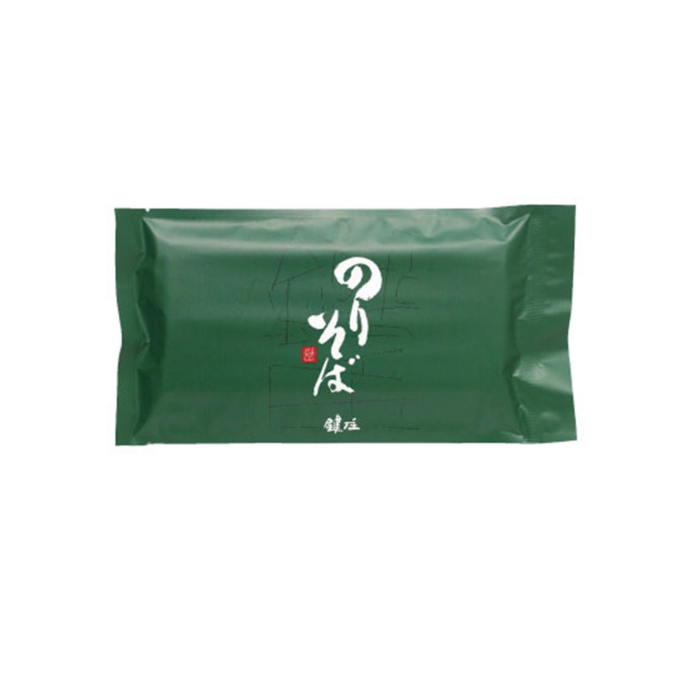 一包綠色包裝的海苔蕎麥麵，包裝上有日文文字和圖案。