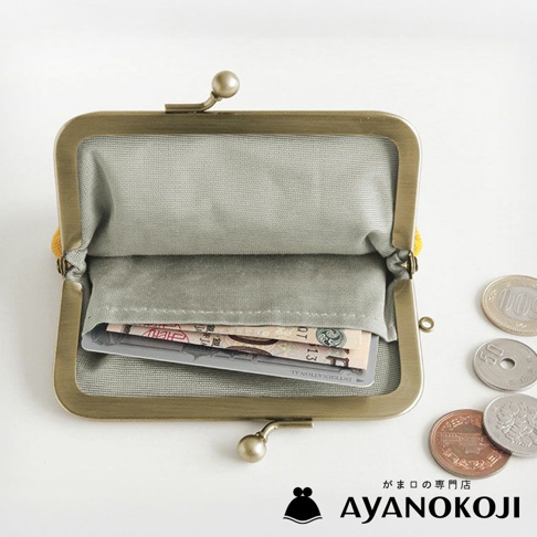 京都職人手作純棉帆布3.5吋口金零錢包，內有日圓鈔票及卡片，旁邊散落著日圓硬幣。