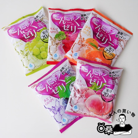 多種口味的雪國蒟蒻果凍，包含葡萄、蘋果、溫州蜜柑、水蜜桃等，包裝上印有水果圖案和日文字樣。