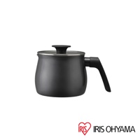 一個鑽石不沾單柄小湯鍋，鍋身為深灰色，配有黑色手柄和玻璃鍋蓋。