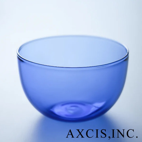 藍色玻璃點心碗，圓潤飽滿的碗身，光滑的表面，復古簡約的設計。