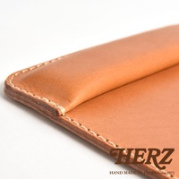 職人手作皮革滑鼠墊 KZ-2 淺棕色，展示皮革細緻紋理與手工縫線，材質為真皮，適合搭配各種滑鼠使用。