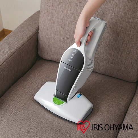 IRIS OHYAMA 充電式塵蟎機 IC-FDC-1T 在布沙發上使用