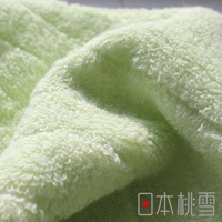 淺綠色今治超長棉方巾，質地柔軟，毛圈細膩，呈現蓬鬆感。