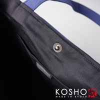 京都職人手作ougi棉帆布扇形托特包，特寫包內黑色帆布材質、藍色織帶提把及銀色按鈕，展示品牌KOSHO MADE IN KYOTO標誌。