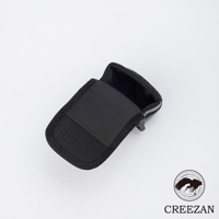 黑色高爾夫球收納腰包，採用尼龍及潛水布材質，設有魔鬼氈開合，可固定於腰帶上。