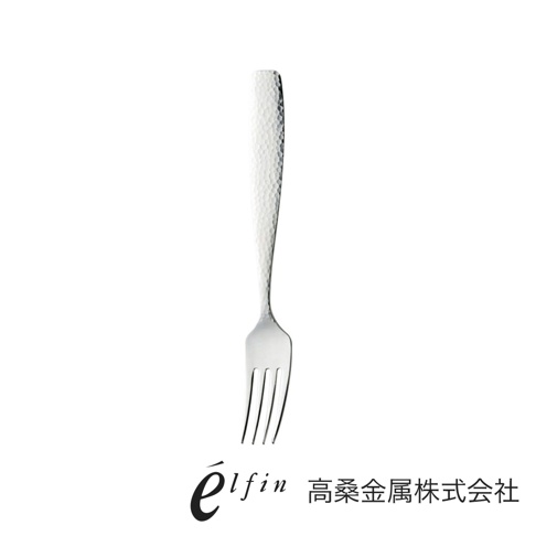 日製錘目紋不鏽鋼餐叉，銀色，有錘擊紋理，四齒設計，簡約實用。