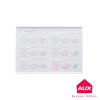 白色塑膠砧板，印有黑色教學圖示，展示六種不同的食材切割方法，包含半月切、骰子切、切丁、一吋切、短冊切、細切，上方有刻度尺，底部有品牌標誌。