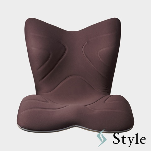 PREMIUM 舒適豪華調整椅，深棕色，布質，具有人體工學的曲線設計，能提供良好的支撐。