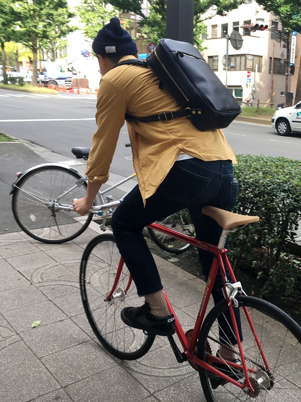 革色ブラック。自転車乗りの方にもおすすめです。