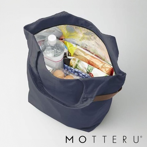 MOTTERU 黑色大容量摺疊保冷托特袋，內有瓶裝水、雞蛋和零食