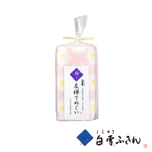 粉色長方形拭巾，印有白色雛菊圖案，材質為棉，包裝為透明塑膠袋，以麻繩捆綁。