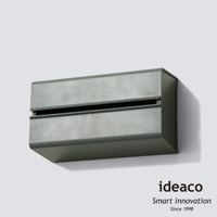 岩灰色ABS材質的加深型擦手紙架，可壁掛或置於桌上，設有長條狀出紙槽。