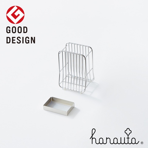 銀色不鏽鋼材質的筷籠，內部有多條垂直支架，附有一個同色系金屬托盤，整體呈現簡約設計。