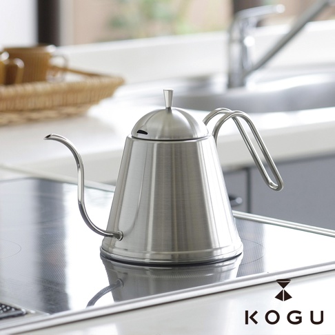 日製18-8不鏽鋼極細口咖啡手沖壺，700ml容量，銀色金屬質感，帶有細長彎曲的壺嘴和弧形提把。