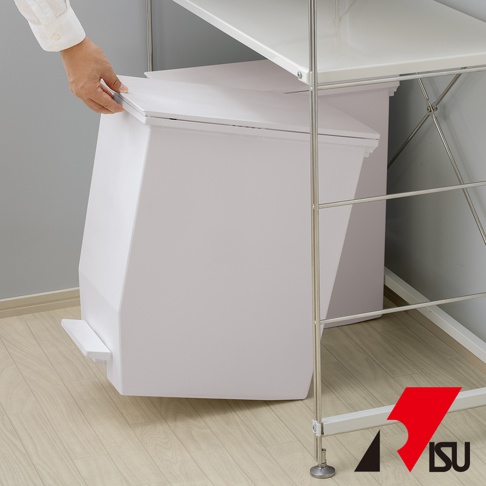 SOLOW 45L 踩踏對開分類垃圾桶，白色塑膠材質，配備腳踏板，可單手開蓋。