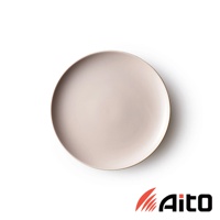 CouLeur 美濃燒圓形餐盤，淺粉色，簡約素雅，直徑M尺寸，陶瓷材質，邊緣有細微金色勾邊。