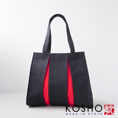 京都職人手作ougi棉帆布扇形托特包，黑色帆布搭配紅色內襯，簡約設計，附有兩條黑色提把。