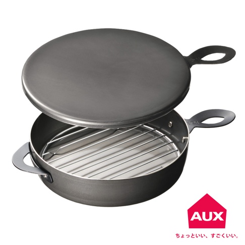 leye 附蓋小烤鍋，灰黑色，鍋身與鍋蓋皆為金屬材質，鍋內附有不鏽鋼烤架，兩側有黑色環狀把手。